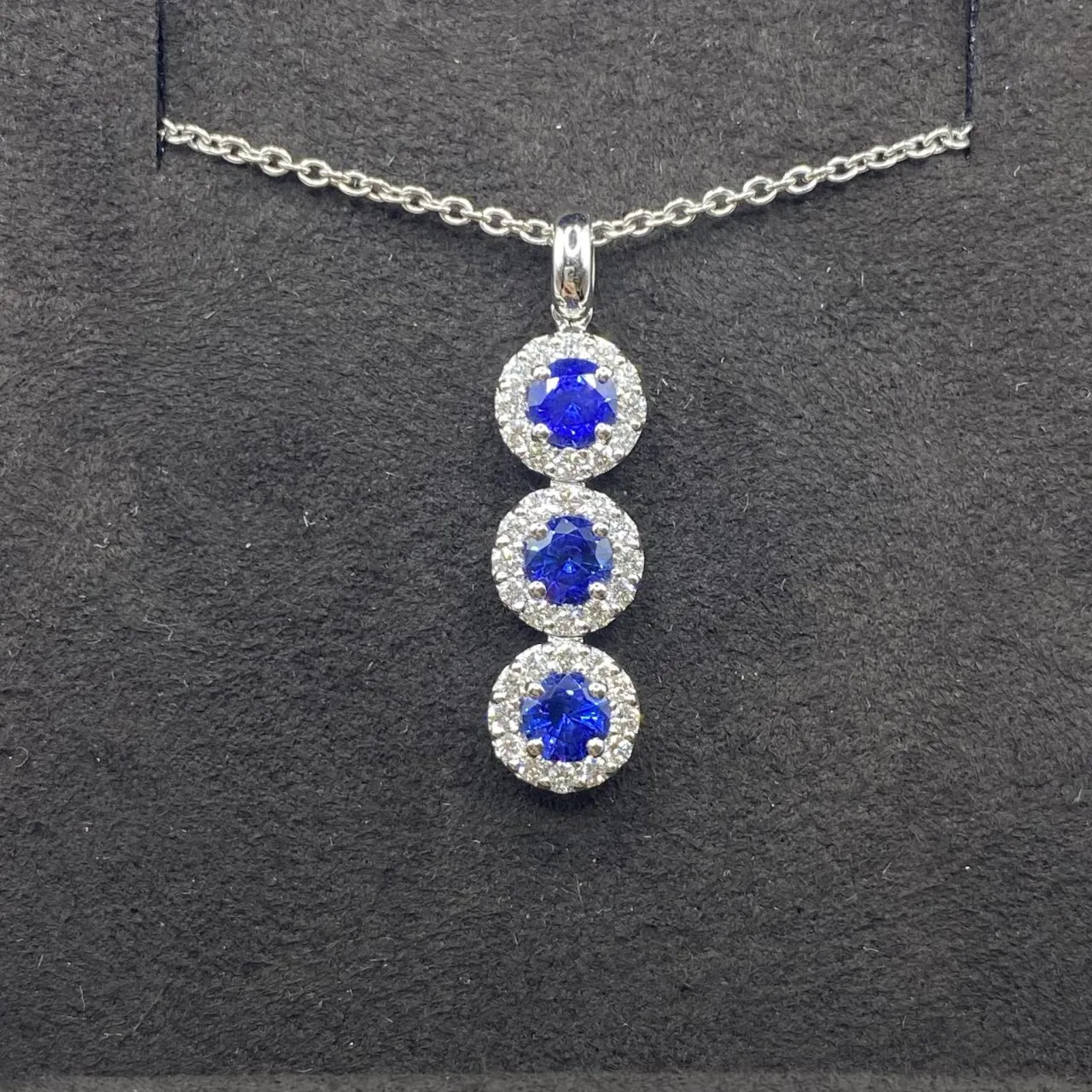 Collana Trilogy Crivelli in Oro Bianco con Brillanti e Zaffiri Ct. 0,92