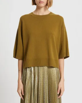 Maglia color oliva in pura lana dalla linea boxy con maniche tre quarti