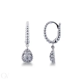 Orecchini in oro bianco 18k con pendenti a goccia e pavè di diamanti