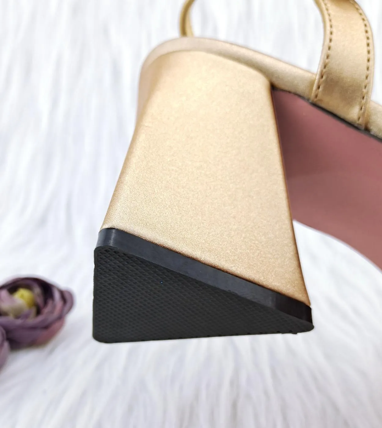 Qsgfc 2023 Più nuovo stile Ins color oro eleganti tacchi alti Nigeria design popolare scarpe da donna africane e set di borse po